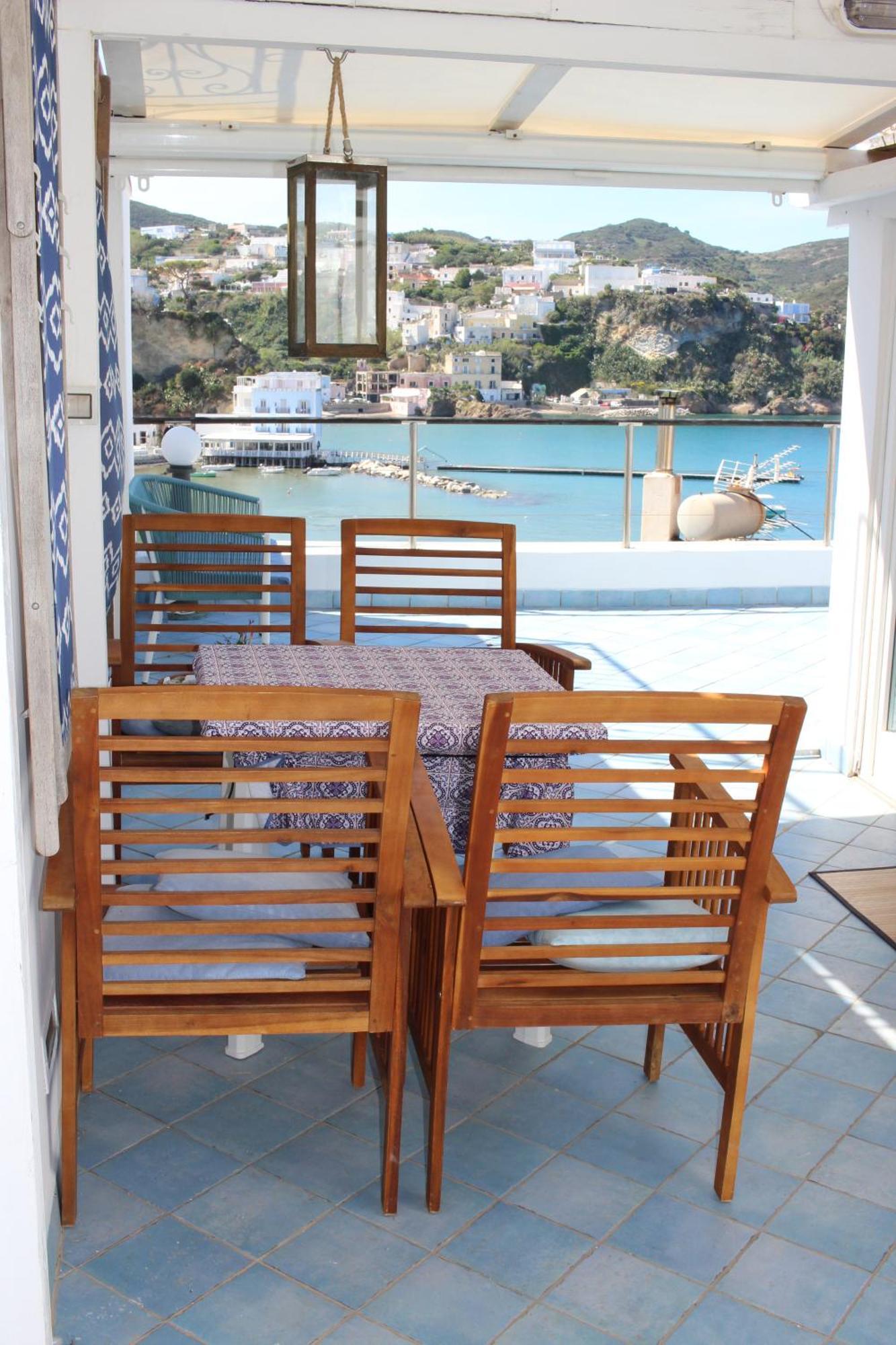 Apartment La Mansarda Sul Porto Ponza